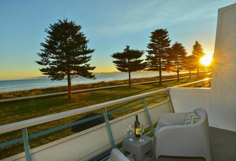Апартаменты 2 Спальни, Whispering Sands Beachfront Motel