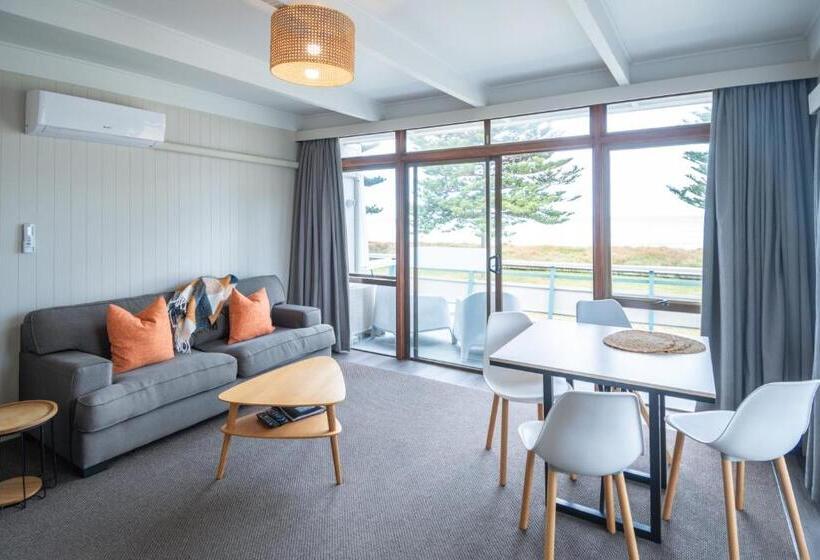 Апартаменты 2 Спальни, Whispering Sands Beachfront Motel