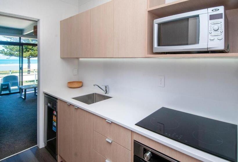 Апартаменты 2 Спальни, Whispering Sands Beachfront Motel