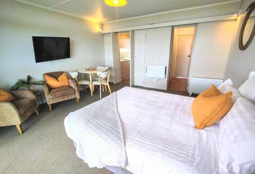 Апартаменты Deluxe 1 Спальня, Whispering Sands Beachfront Motel