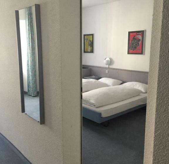Семейный Номер, Hôtel De France