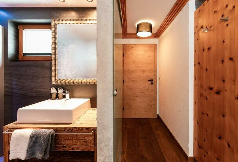 Номер Deluxe Вид на Горы, Laret Private Boutique Hotel   Adults Only