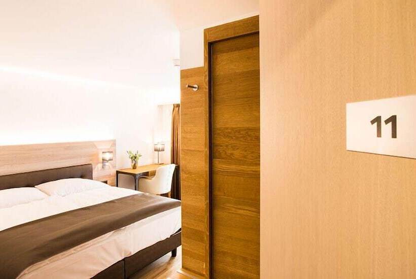 Номер Стандарт Вид на Озеро, Romantik Hotel Le Vignier