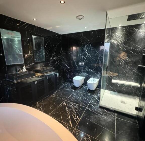 Номер Стандарт с Балконом, Chigwell Mansion