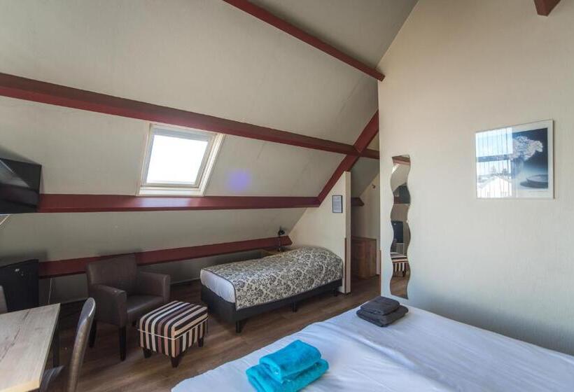 Standard Triple Room with Balcony, Faber