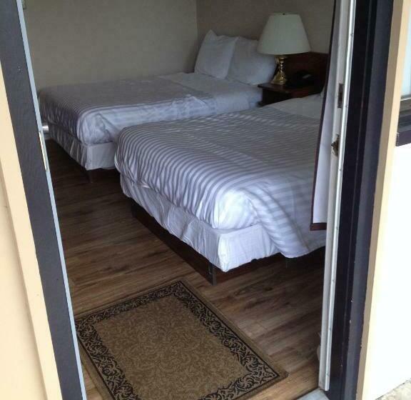 Номер Стандарт 2 Двуспальные Кровати, Departure Bay Motel
