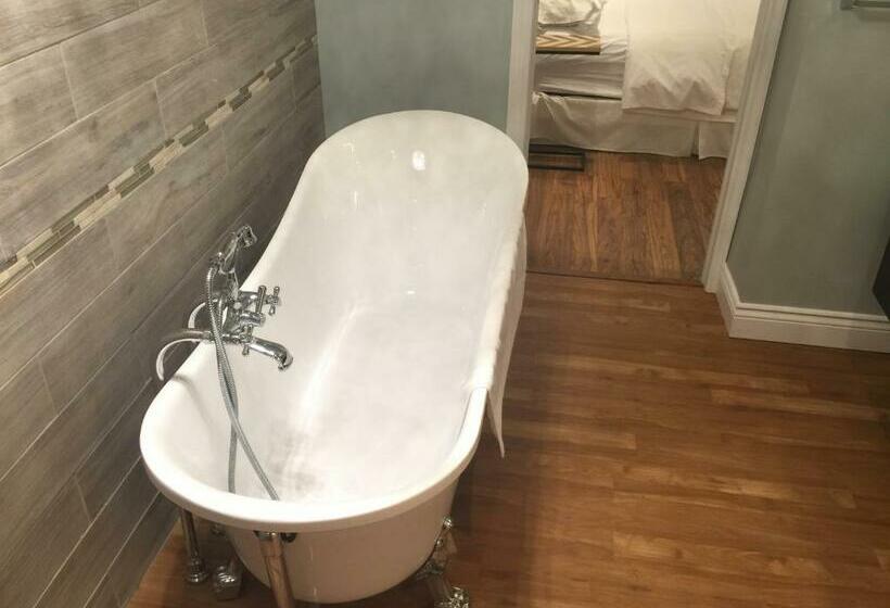 스위트 킹사이즈 침대, Grey Rose Suites