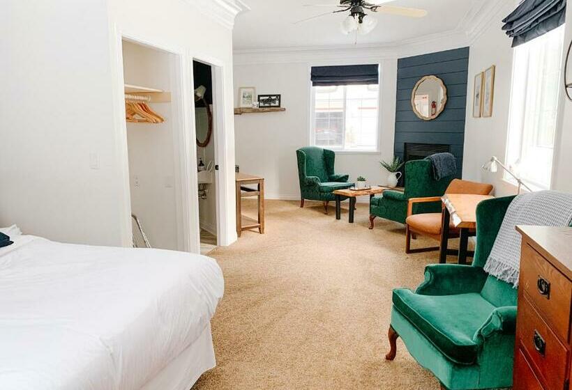 Номер Deluxe Кровать Кинг, The Inn At The Ninth Hole Bed & Breakfast