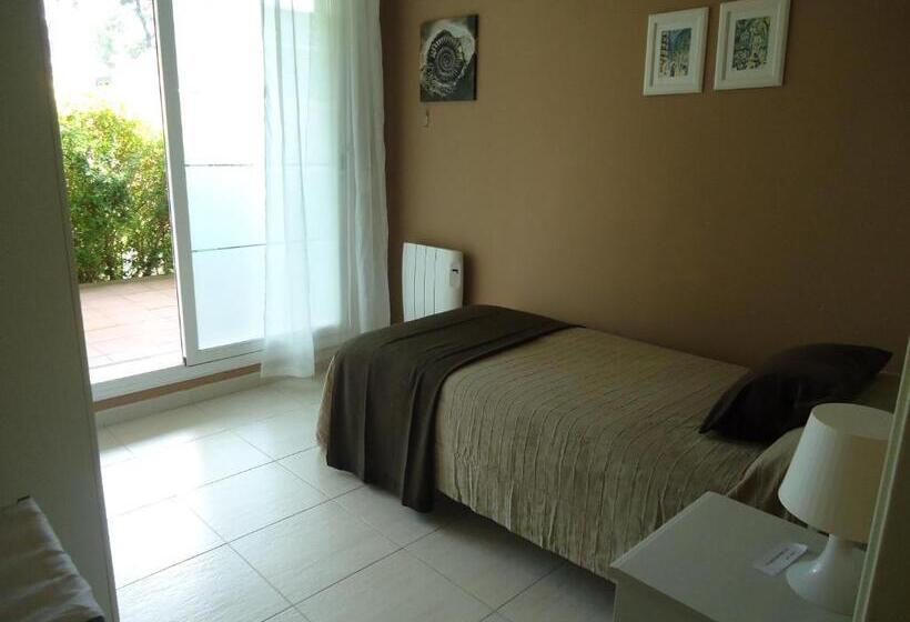 标准单人间共用浴室, B&b Inés