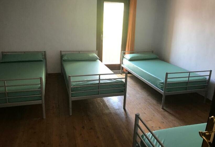 共用房间的床, Casa Magica Villatuerta