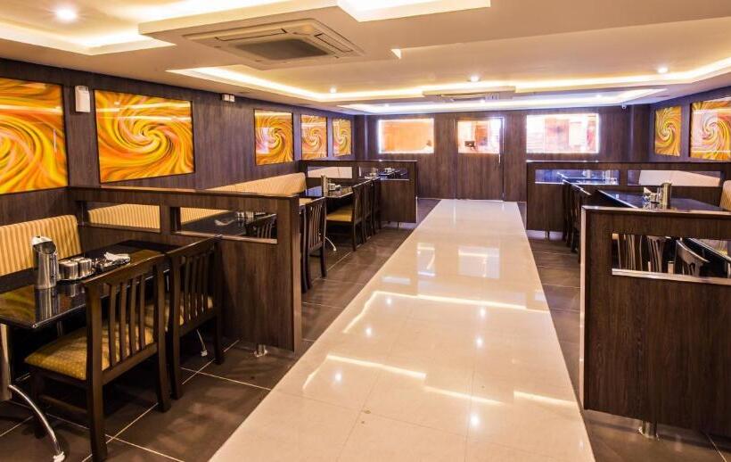 Номер Deluxe, Plazza Hotel , Trichy