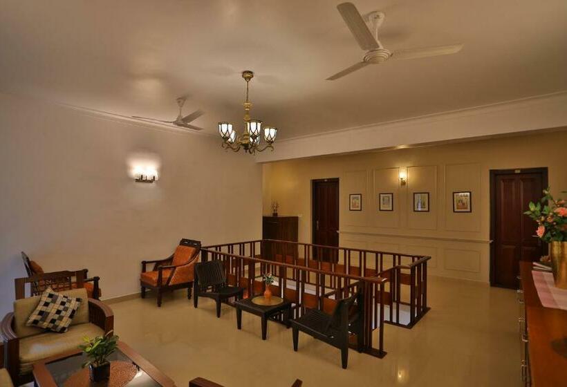 발코니 디럭스 룸, Chithirapuram Palace
