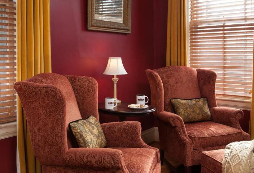 Номер Deluxe Кровать Кинг, Lang House On Main Street Bed & Breakfast