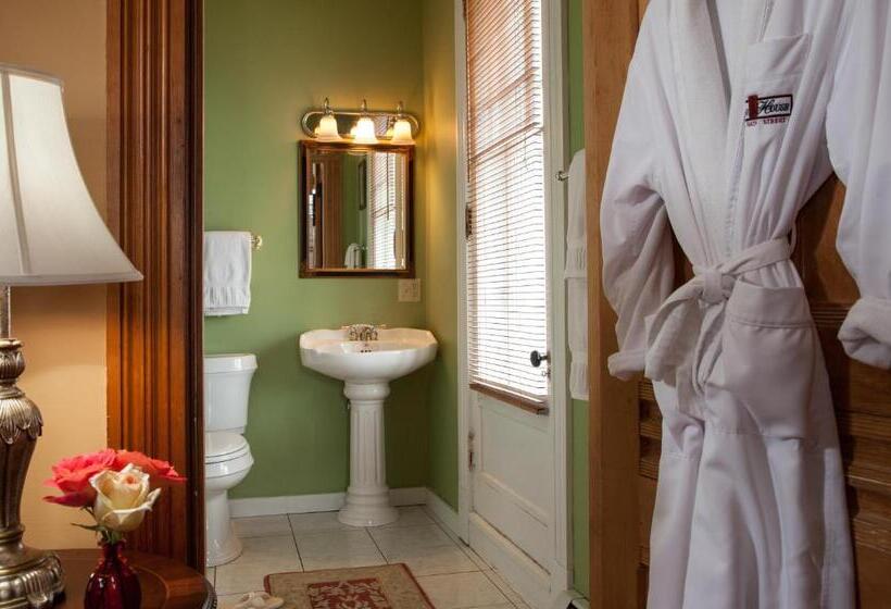 Номер Superior Кровать Кинг, Lang House On Main Street Bed & Breakfast