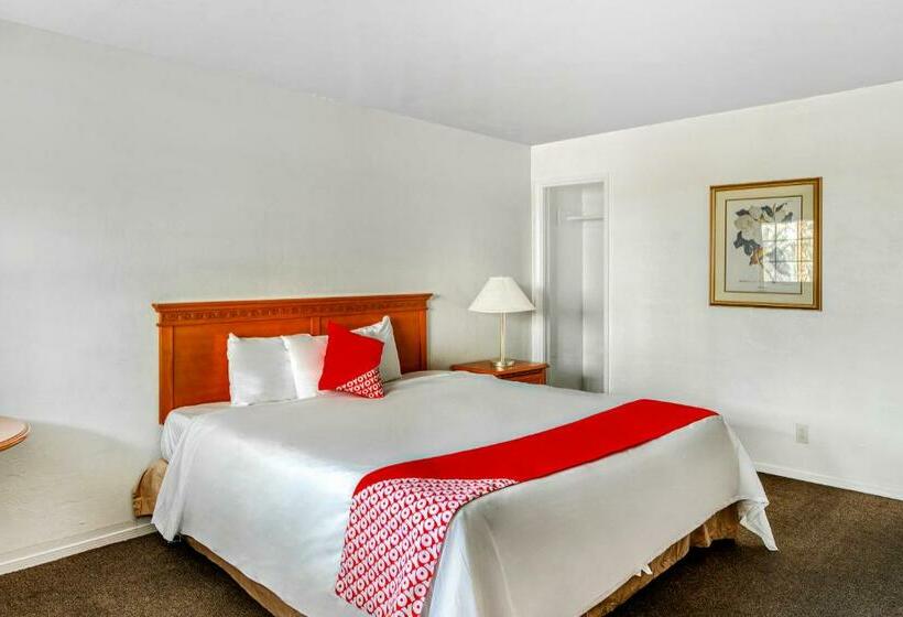 带大床的标准间, Gateway Motel