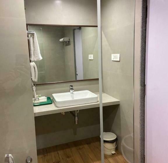 Номер Стандарт, Chryso Hotels Pvt Ltd