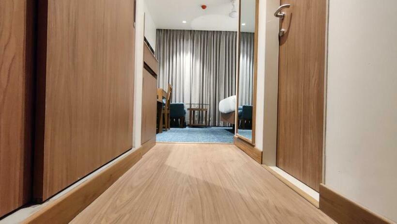Номер Стандарт, Chryso Hotels Pvt Ltd
