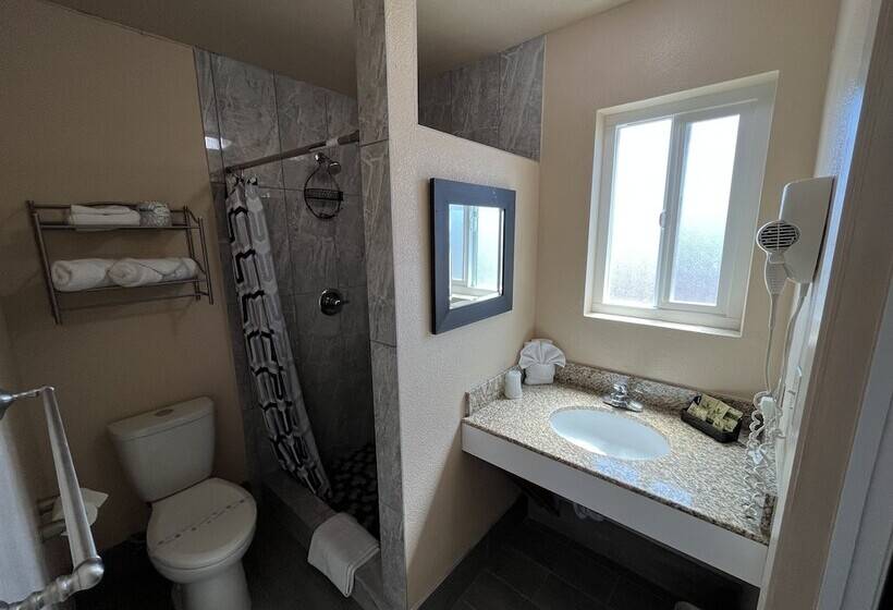 Номер Deluxe, American Inn   Grover Beach   Pismo Beach