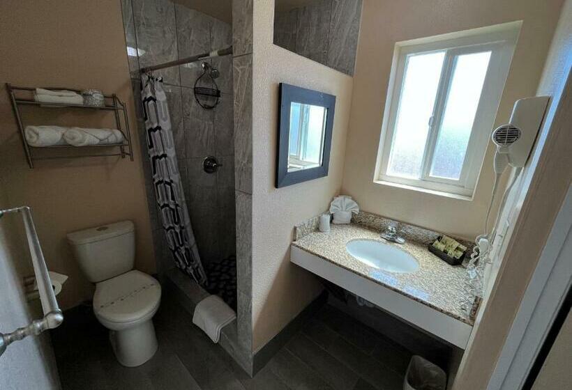 Номер Deluxe, American Inn   Grover Beach   Pismo Beach