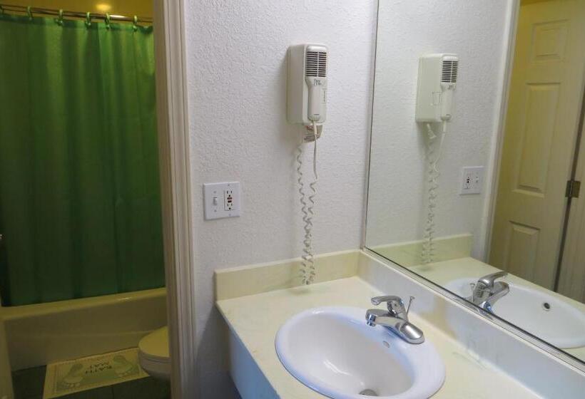 标准间, Capri Motel
