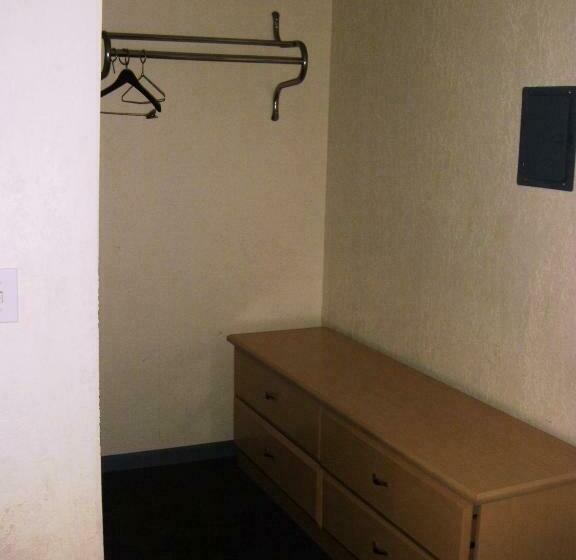 מיטת קינג בסוויטה, Sunrise Motel