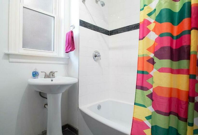 Cama em Quarto Compartilhado, Wrigley Hostel   Chicago