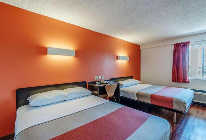 חדר סטנדרט מותאם לאדם עם מוגבלויות, Motel 6 Martinsburg, Wv