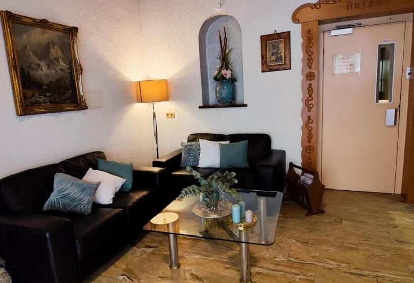 패밀리 룸, Room In Guest Room   2 Room Apartment With Its Own Kitchen And Bathroom