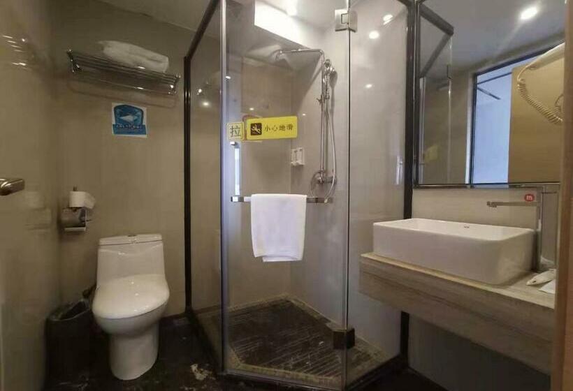 带2个双人床的标准工作室, 7days Dongguan Tangxiayin Square Walmart
