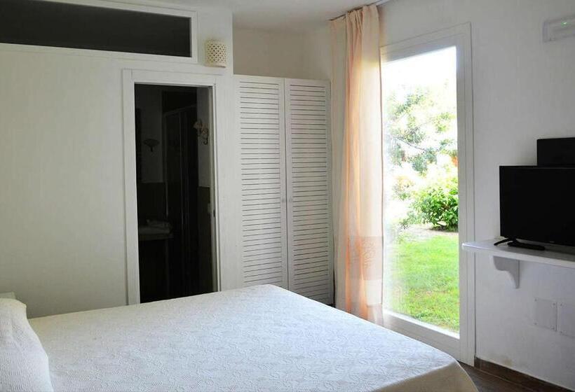 豪华房间, Porto Pino Club
