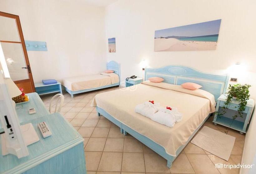 标准三人间, Porto Pino Club