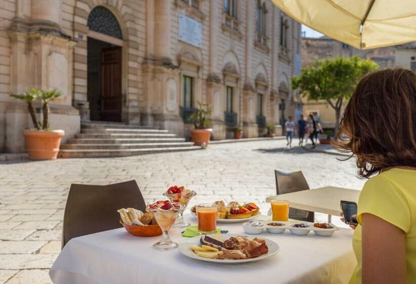 اتاق لوکس, Palazzo Montalbano