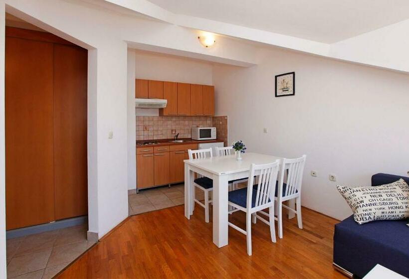 آپارتمان 1 خوابه با بالکن و چشم‌انداز دریا, Apartments Vala