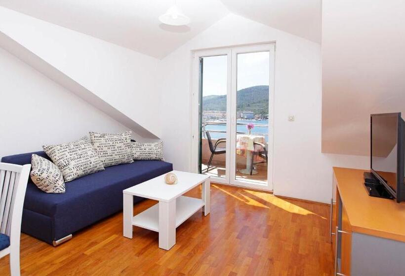 آپارتمان 1 خوابه با بالکن و چشم‌انداز دریا, Apartments Vala