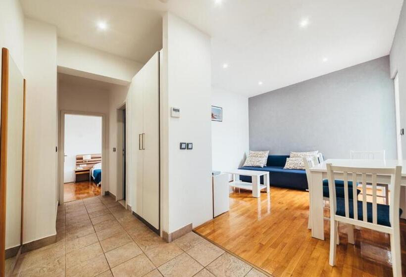 آپارتمان 1 خوابه با بالکن, Apartments Vala