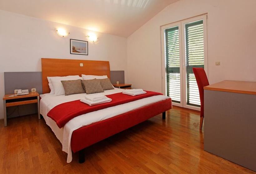 اتاق استاندارد با بالکن و چشم‌انداز دریا, Apartments Vala