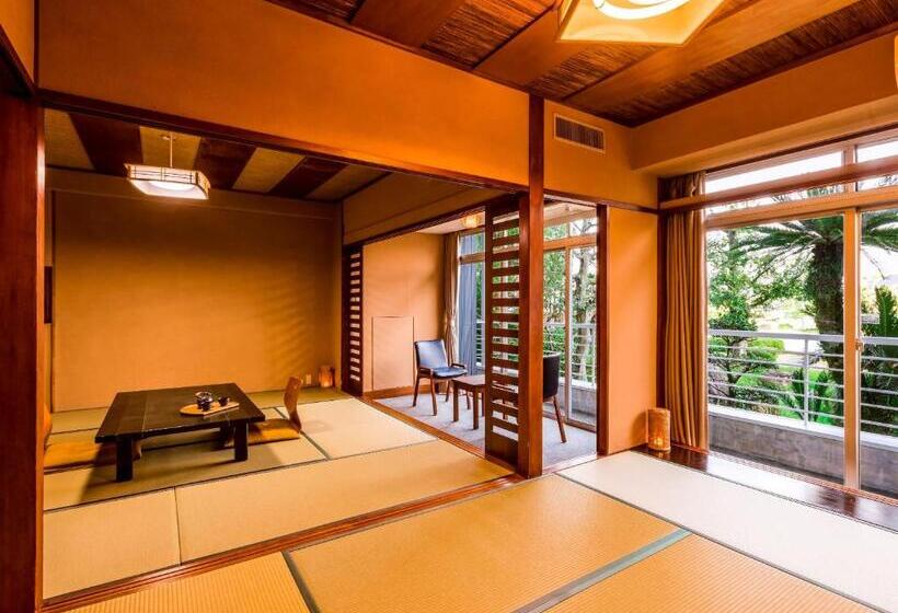 Номер Superior Вид на Бассейн, Ooedo Onsen Monogatari Premium Shirahama Saichoraku