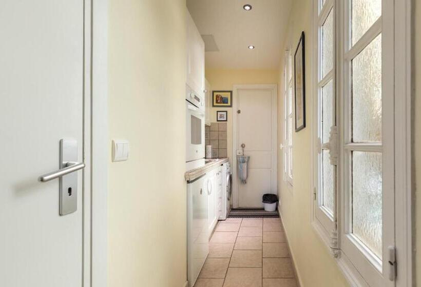 침실 1개 아파트, Very Charming Studio Apartment On Port In Cannes A Short Walk To Palais With Aircon And Internet 411