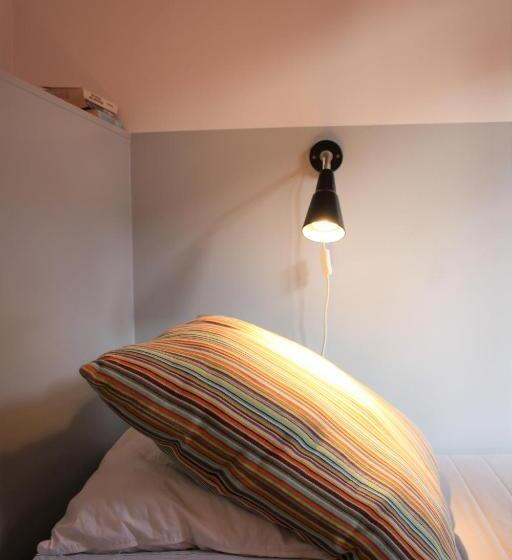 스탠다드 싱글 룸 공동욕실, Castanea Old Town Hostel