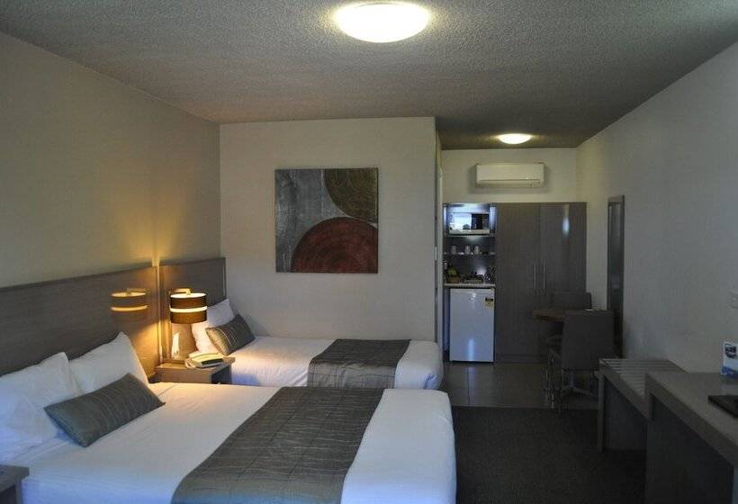 Номер Deluxe, In Town Motor Inn
