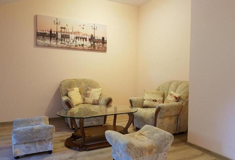 إستوديو سوبيريور, Panorama