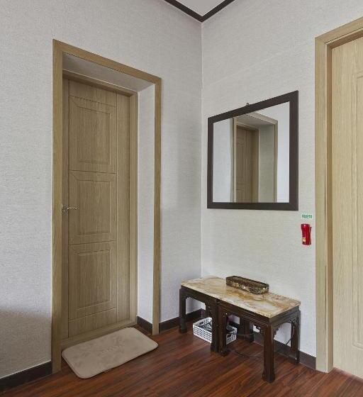 غرفة عائلية, Jiwoljang Guest House