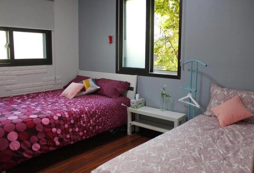 غرفة قياسية ثلاثية, Jiwoljang Guest House