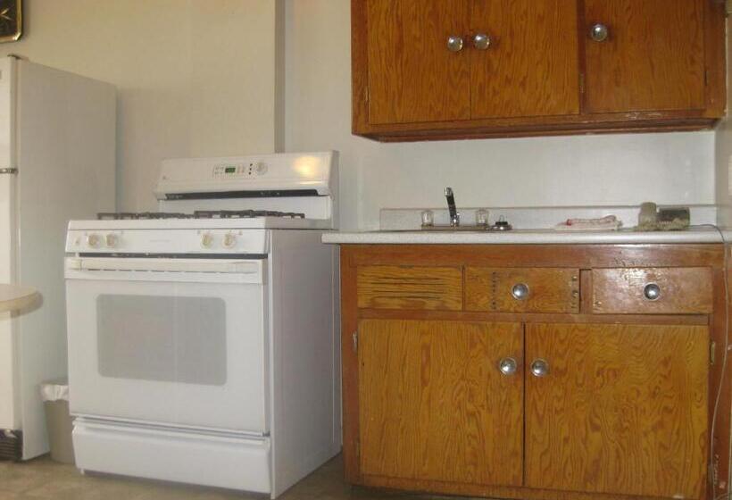 חדר סטנדרט, Hat Motel