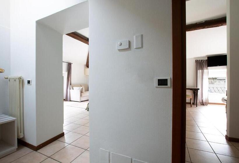 חדר משפחתי, Orso Bruno