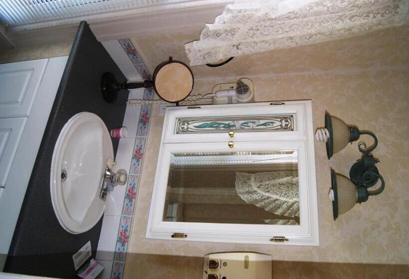 デラックスルーム, Ye Olde Walkerville Bed & Breakfast