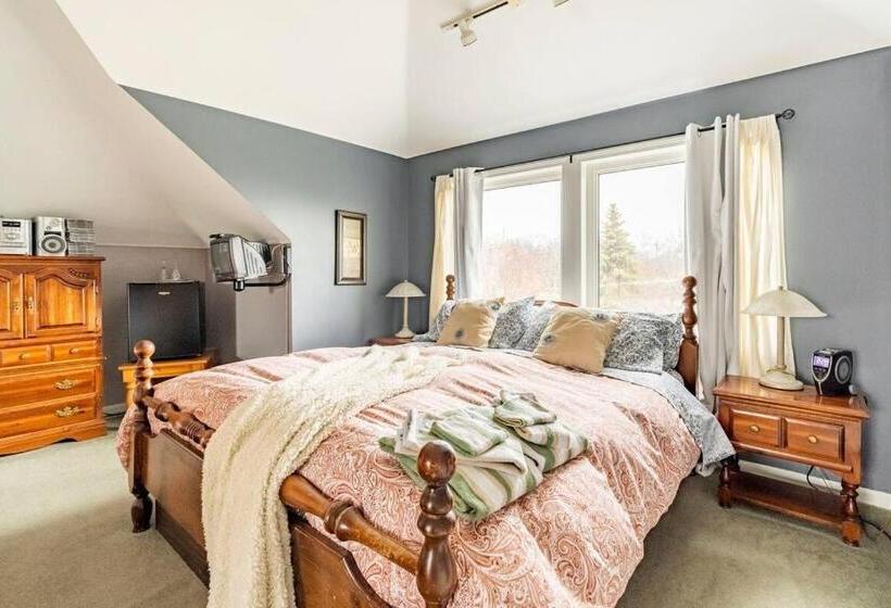 キングサイズベッドのスイートルーム, Ye Olde Walkerville Bed & Breakfast