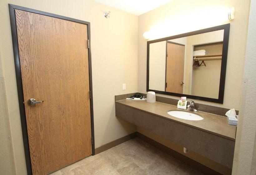 מיטת קינג בסוויטה, Bowman Lodge & Convention Center