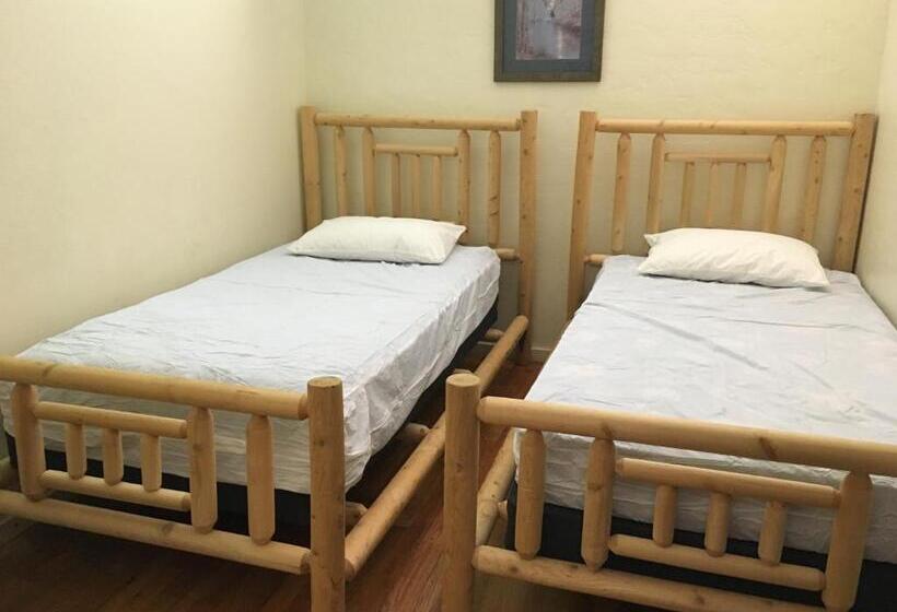 经济房, Treasure State Hostel