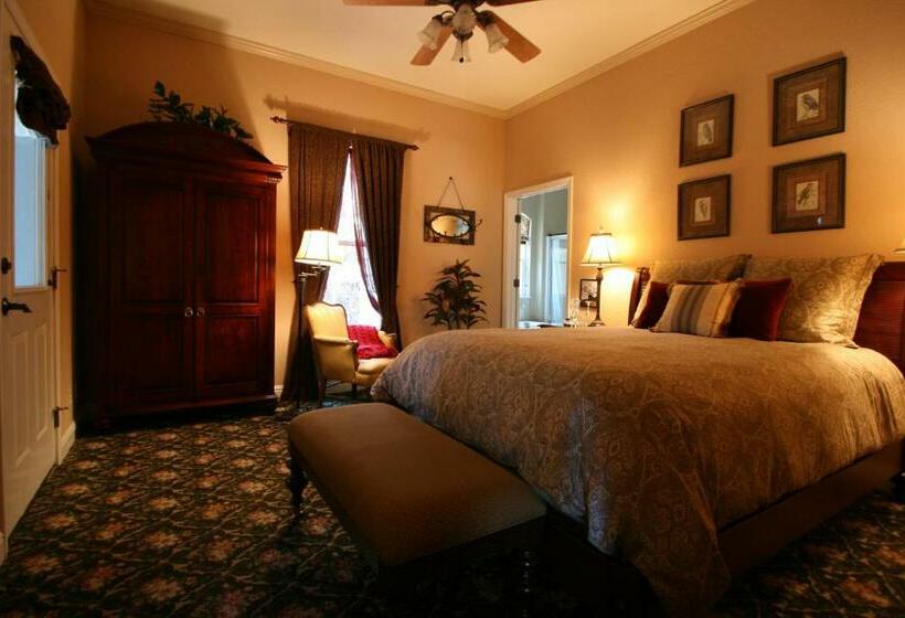 자쿠지 스위트, Yosemite Rose Bed And Breakfast